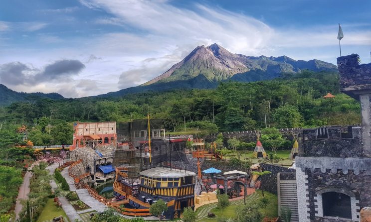 wisata The Lost World Castle